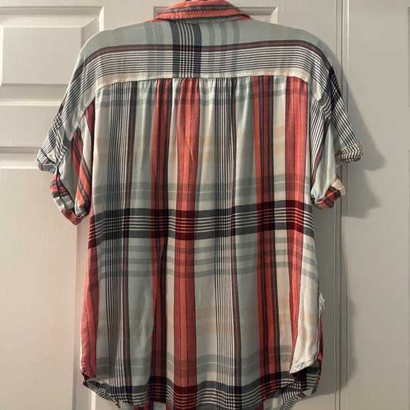 Universal Thread Large Button Up - Picture 2 of 3